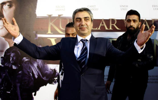 بطل وادي الذئاب يعود بمسلسل جديد