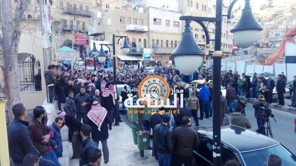 احتجاجات في السلط تطالب بإسقاط حكومة