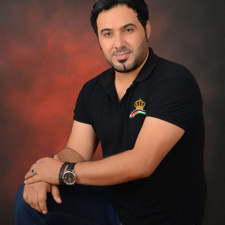 الفنان الزايدي ينتقد الحكومة بشعره