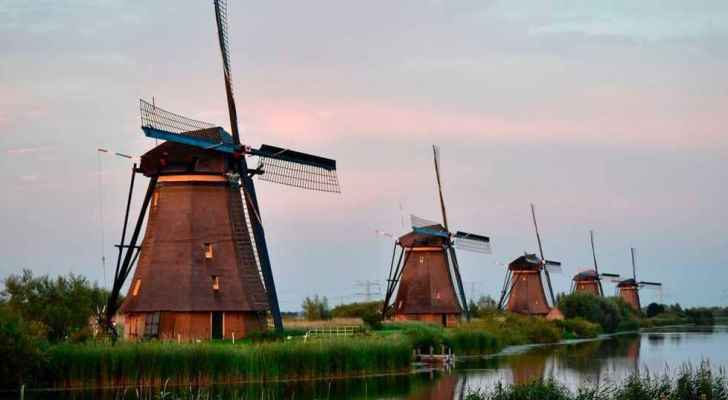 قرية قليلة السكان.. مشكلتها في كثرة