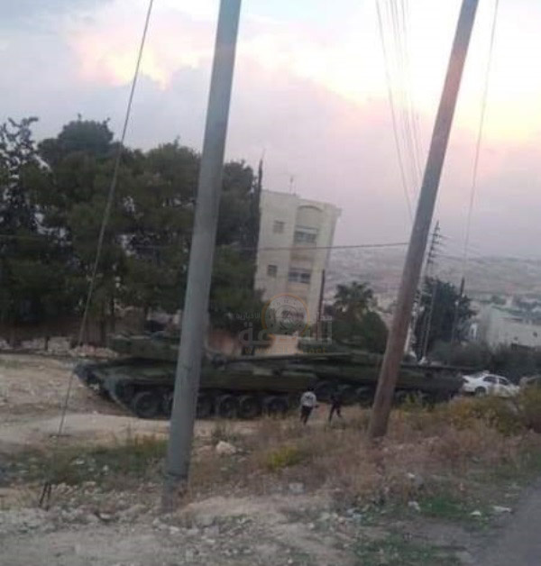 ما سر وجود الدبابات والآليات العسكرية