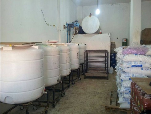 «البيئة» تضبط مستودعا للمواد الكيماوية في