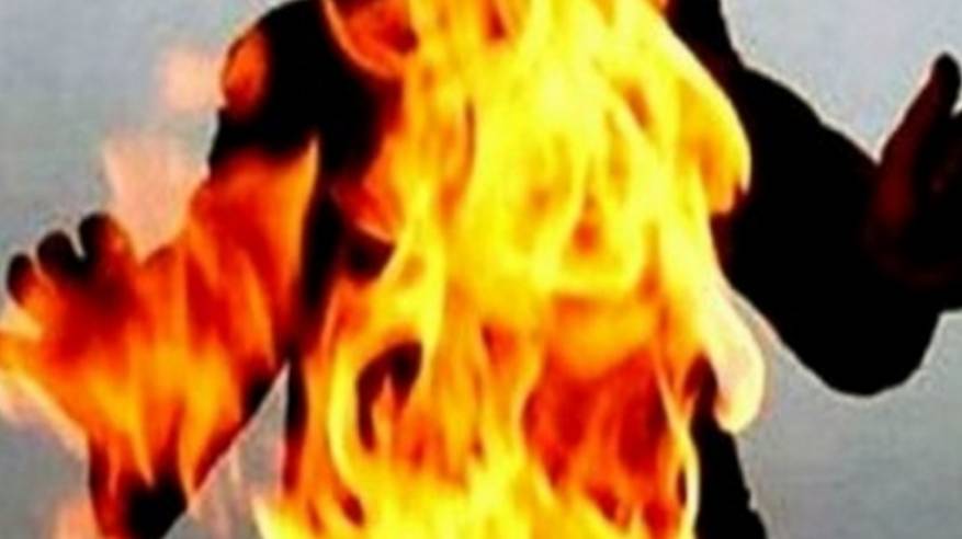 موظف في بلدية المفرق يحرق نفسه