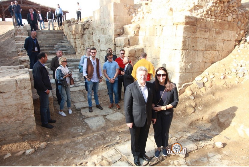 شاهدوا الرئيس المقدوني في المغطس (صور)