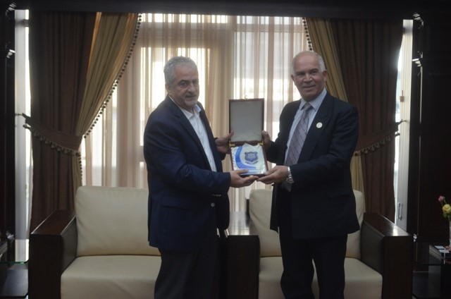 رئيس عمان الاهلية يستقبل رئيس وأعضاء