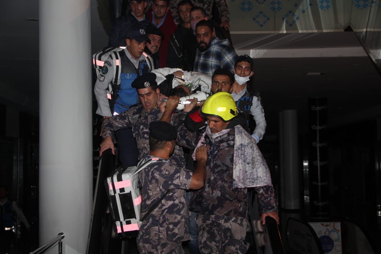 6 إصابات بحريق مول في طبربور