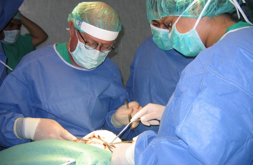 المدينة الطبية تكشف حقيقة ترك طبيب