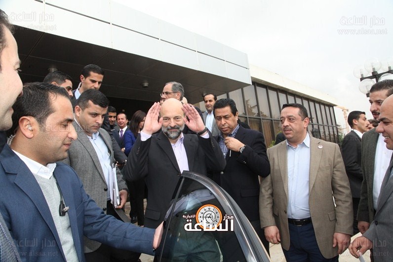 الرزاز يحاور شبابا حول اولويات عمل