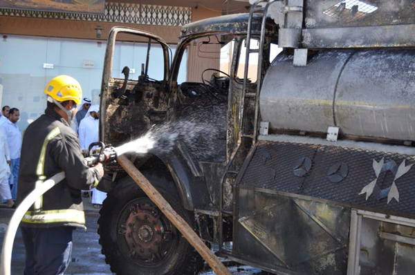 7 إصابات بتصادم صهريج ماء ومركبتين