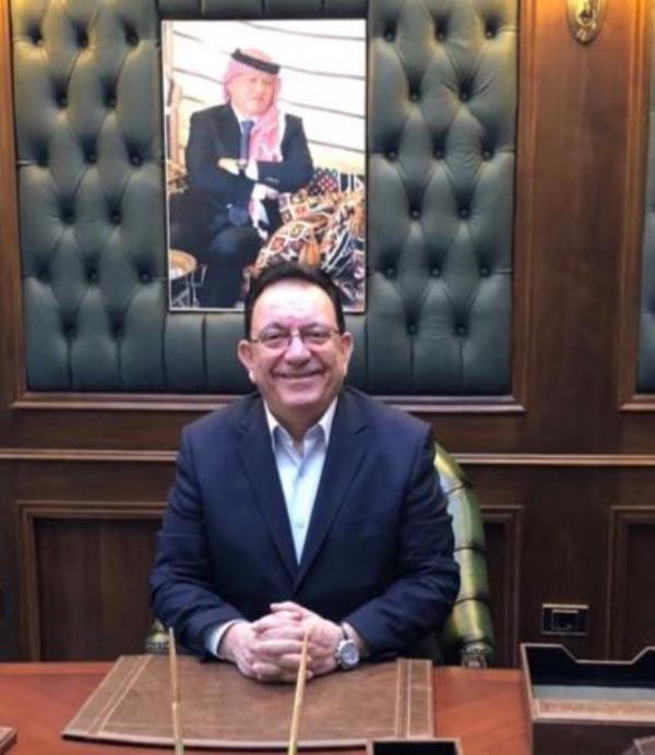 أول 3 شاحنات من الإمارات الى