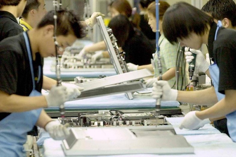 بعد مرض ووفاة موظفيها.. سامسونغ تعتذر