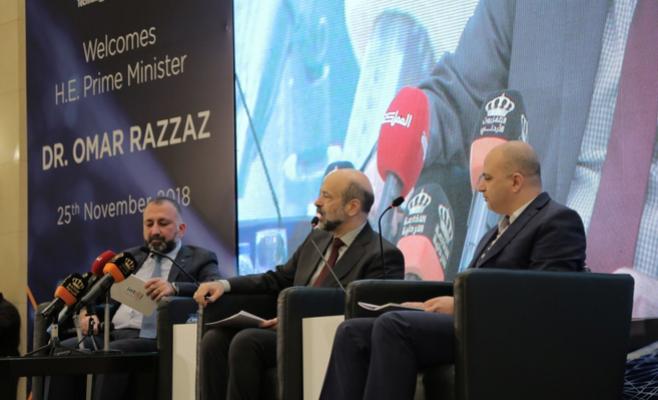 الرزاز: قطاع الاتصالات في الأردن يولّد