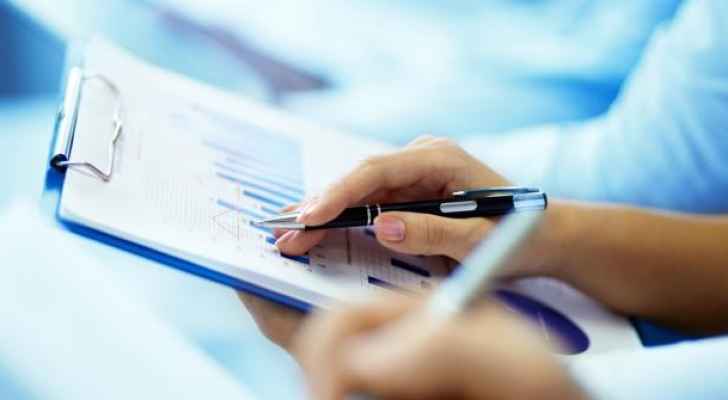 ما هو المنحنى الطبيعي المرتبط بنظام