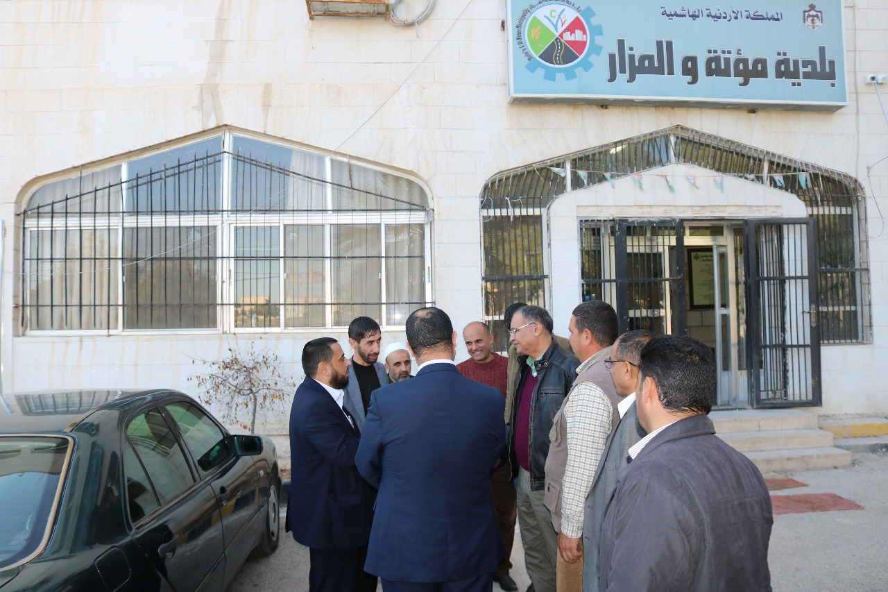 الحديد يوعز بسرعة إعداد مخططات لاقامة