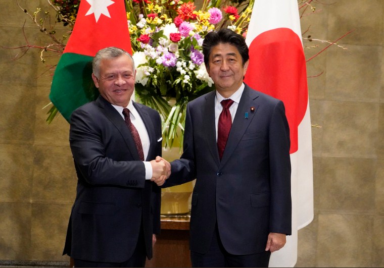 الملك يعقد مباحثات مع رئيس الوزراء