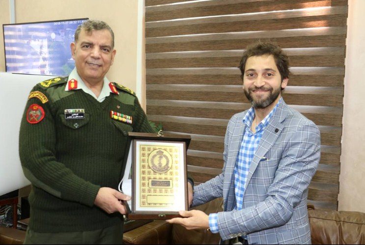 مدير عام الخدمات الطبية الملكية يكرم