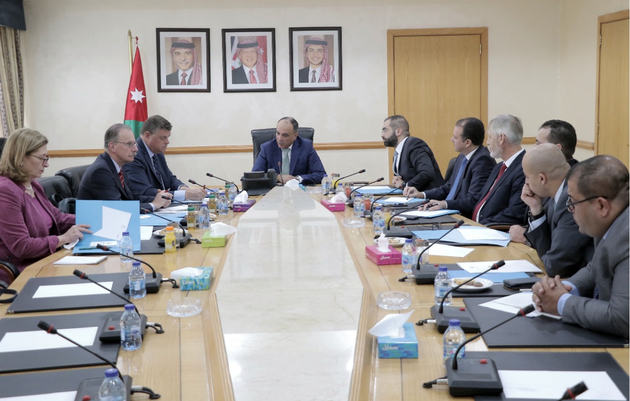 القيسي يبحث مع مسؤول أوروبي التعاون