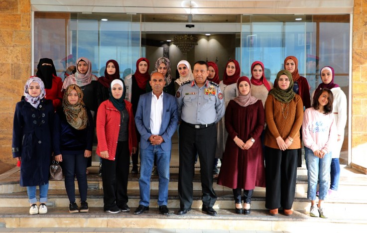 الحواتمة أمام شابات ذيبان: شراكة أمنية