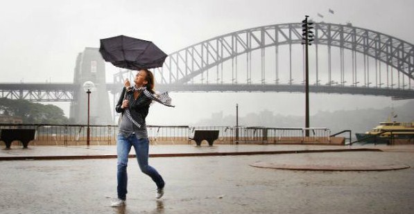 مقتل شخص واصابة اثنين بجروح بأمطار