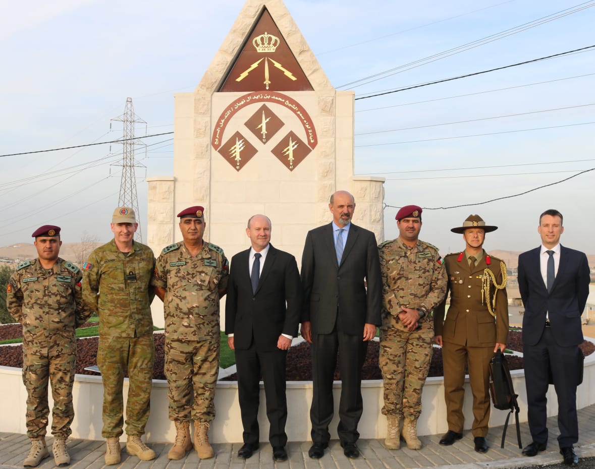 أمين عام وزارة الدفاع الاسترالي يزور