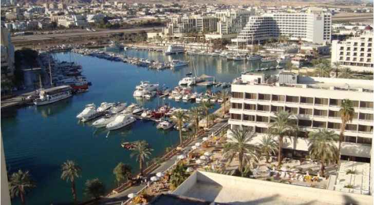 أردني يهاجم مستوطنين ويصيبهما بجراح خطرة