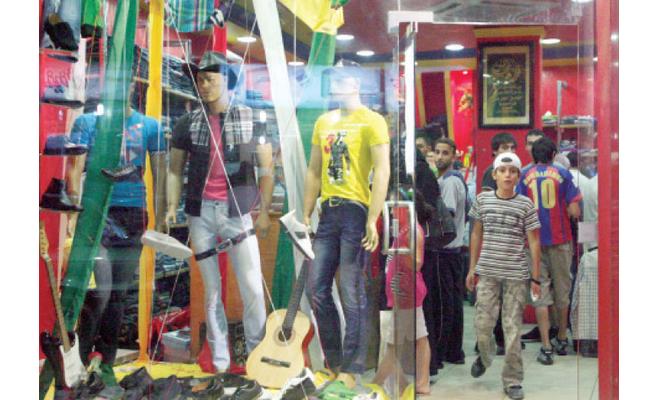 نقيب الالبسة والاحذية: القطاع يمر بظروف