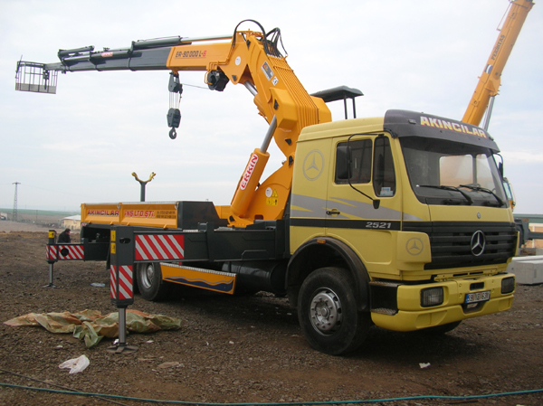 لأول مرة.. ’ونش‘ لدفن فتاة إلى