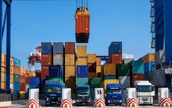 انخفاض الصادرات التجارية للزرقاء 4 %