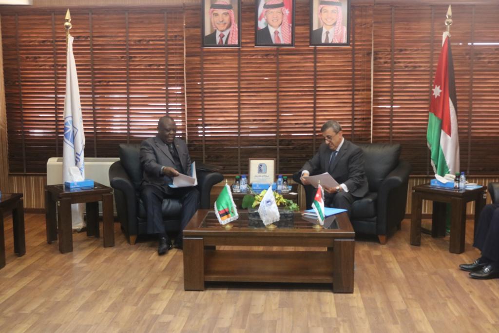 رئيس تجارة عمان يدعو لتعزيز علاقات