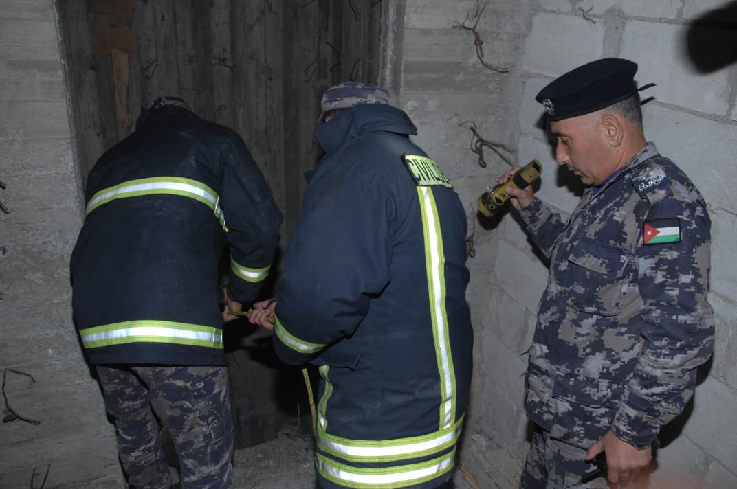 إصابة شخص بسقوطه داخل مكان مخصص