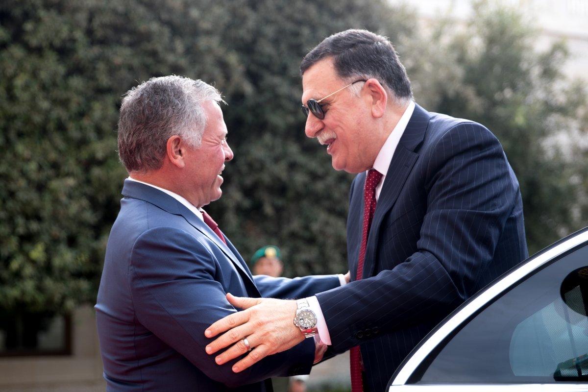 الملك يستقبل السراج (صور)