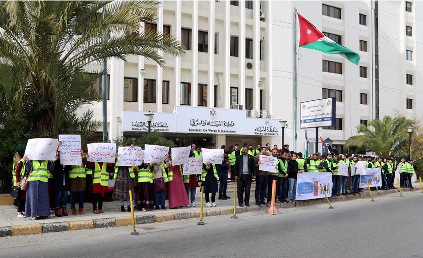 مهندسو الطفيلة يعتصمون للمطالبة بتوظيفهم (صور)