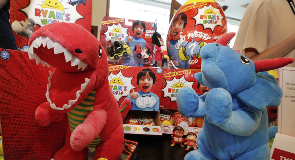 طفل يجني 22 مليون دولار خلال