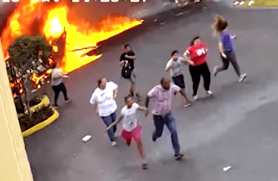 لحظة اصطدام مرعبة لطائرة (فيديو)