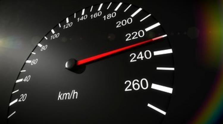 ضبط مركبة تسير بسرعة تصل 237