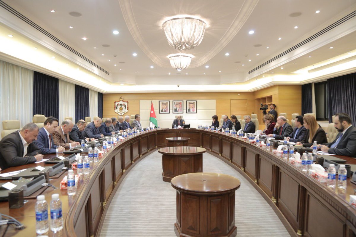 الحكومة والنقباء يتفقون على إلغاء العمل