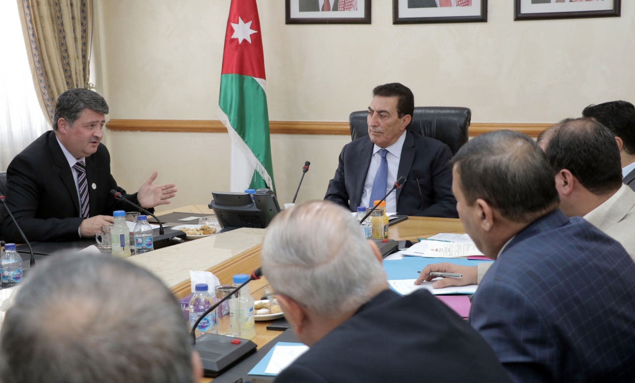 الطراونة: نصرة القضية الفلسطينية على رأس