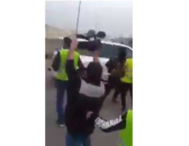 بالفيديو.. . محافظ البصرة يشتبك مع