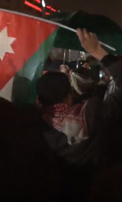 مئات المواطنين يشاركون في «المسيرة المليونية»