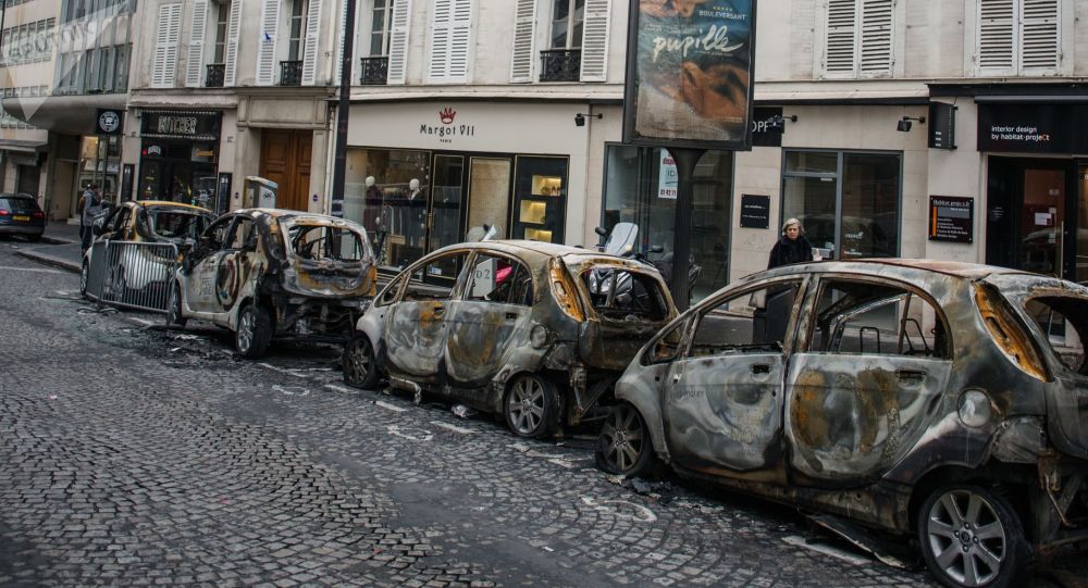 وزير المالية الفرنسي: بلادنا تواجه لحظة