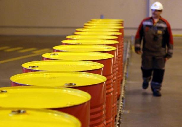 النفط يهبط نحو 3% بعد تأجيل