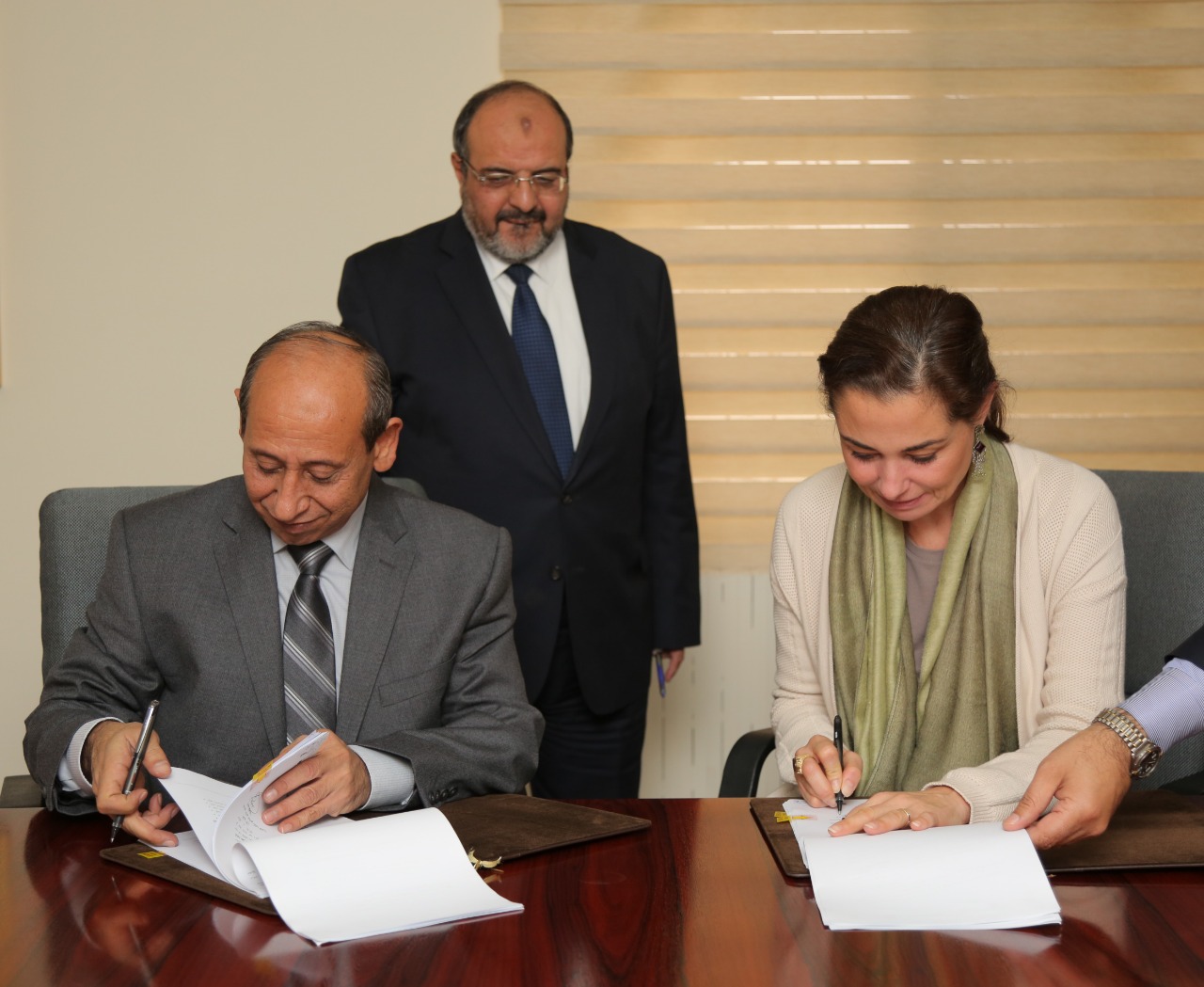 «جهد» يوقع اتفاقية لحوسبة أعماله الإدارية