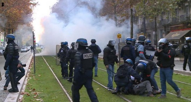 فرنسا تعتقل 1723 شخصا في احتجاجات