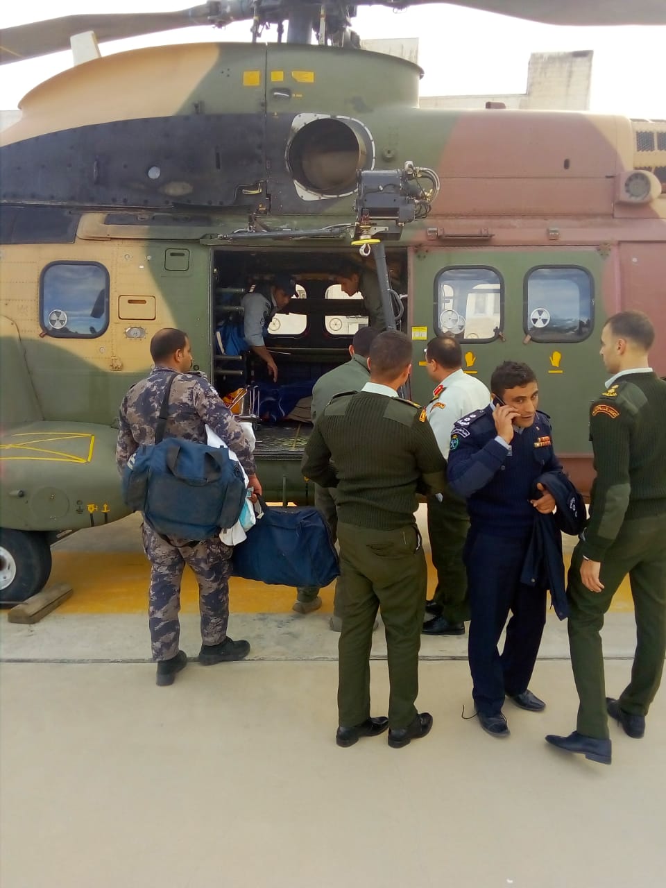 طائرة إخلاء طبي تنقذ سيدة سقطت