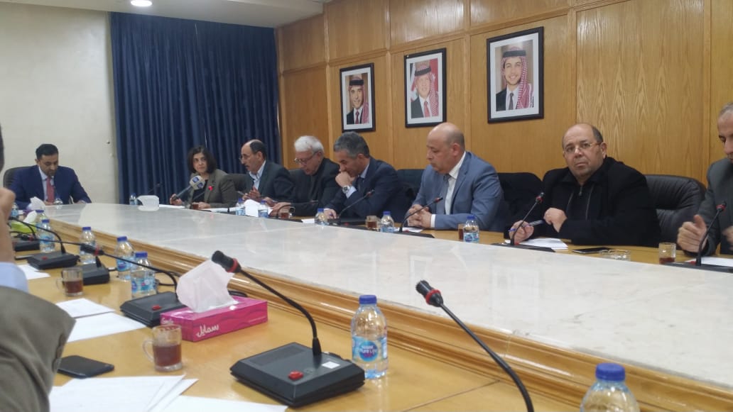 اليعقوب يطالب بحل المشاكل التي تعترض