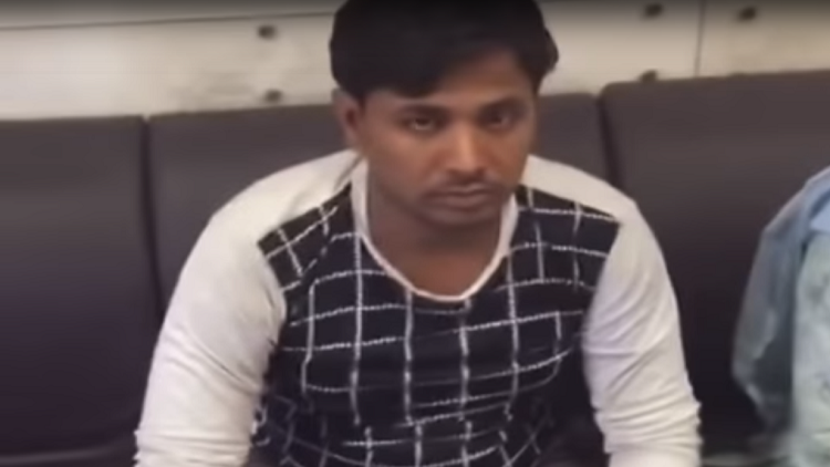 شاهد.. سعودي يرسل ابنه للهند لتسليم