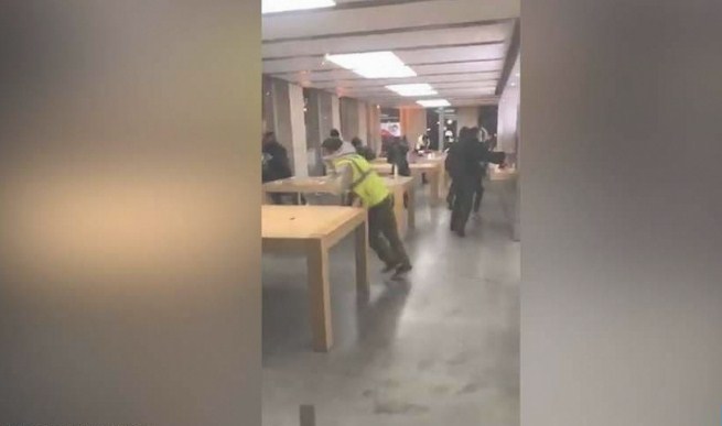 ملثمو «الستر الصفراء» يقتحمون وينهبون متجر