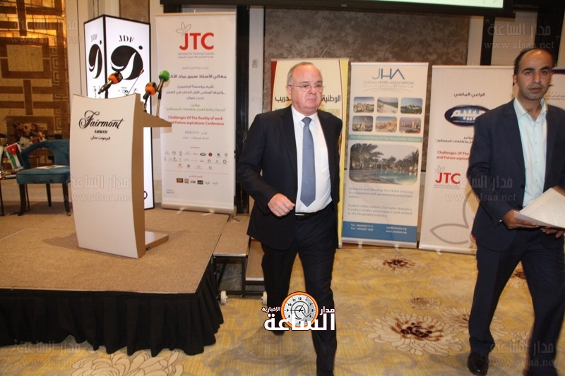 وزير العمل يلغي «تعميم» تقييم الأداء