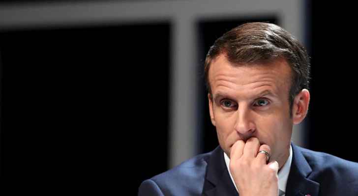 ماكرون يسترضي ’السترات الصفراء‘ بـ100 يورو