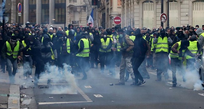 فرنسا: السترات الصفراء تصف خطاب ماكرون